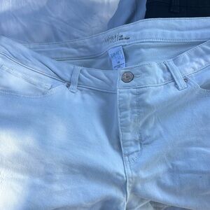 Time and Tru Mid Rise Distressed Denim Shorts in White, Women’s 18